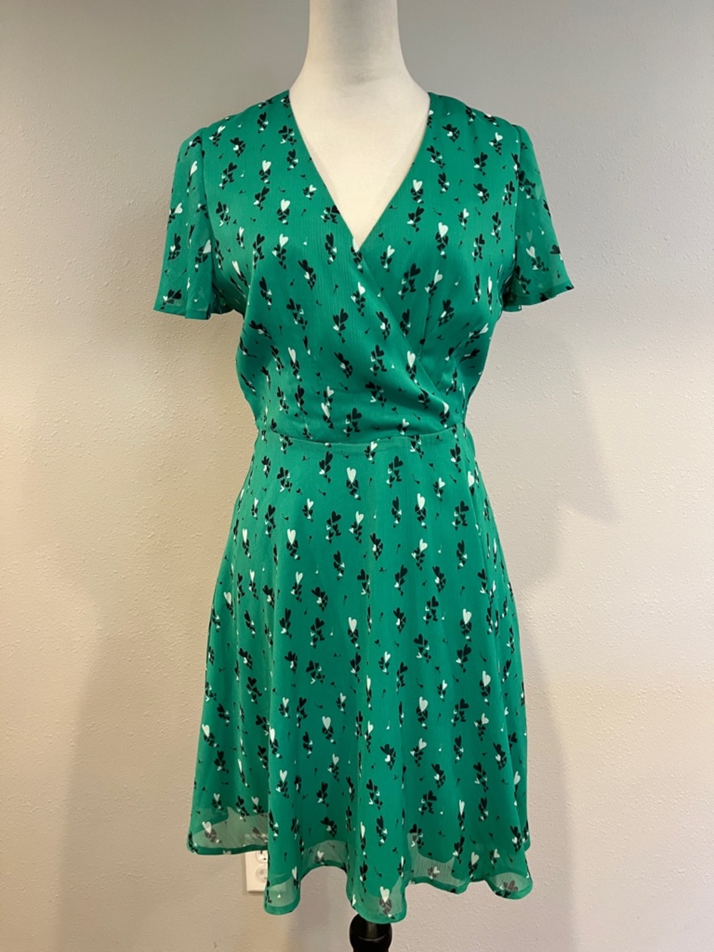 MaisonJules short sleeve heart print fake Wrap Dress size 4